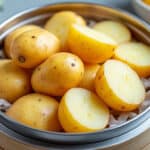 découvrez comment la cuisson à la vapeur douce permet de conserver l'indice glycémique bas des pommes de terre pour une alimentation saine et équilibrée.