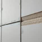 la bande de calicot renforce efficacement les jonctions fragiles entre les plaques de plâtre pour assurer une finition solide et durable.