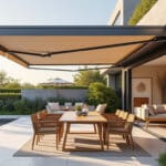 le store banne protège efficacement votre mobilier de terrasse en empêchant la décoloration causée par les rayons uv, prolongeant ainsi sa durabilité et son esthétisme.